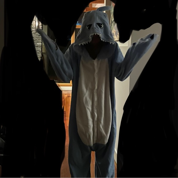 SHARK HALLOWEEN COSTUME - Picture 4 of 4